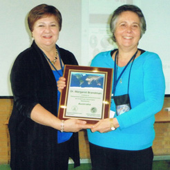 Linda Kellander of the ABI presenting Margaret Brandman with the award for Distinguished Intellectual Contributions to the conference, representing the continent of Australia